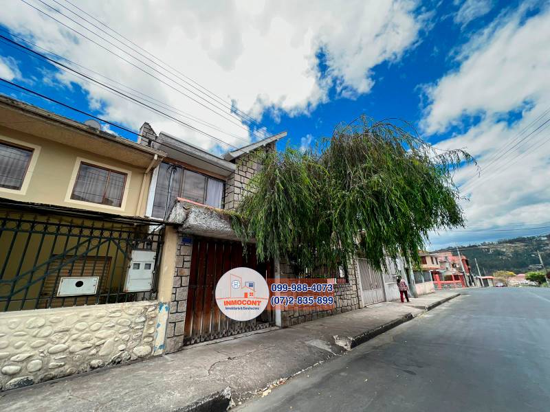 C1225 Hermosa casa rentera de venta en zona comercial